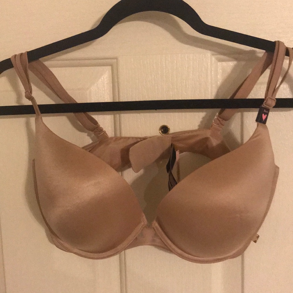 NWT Victoria’s Secret Very Sexy Pushup Bra 36DD